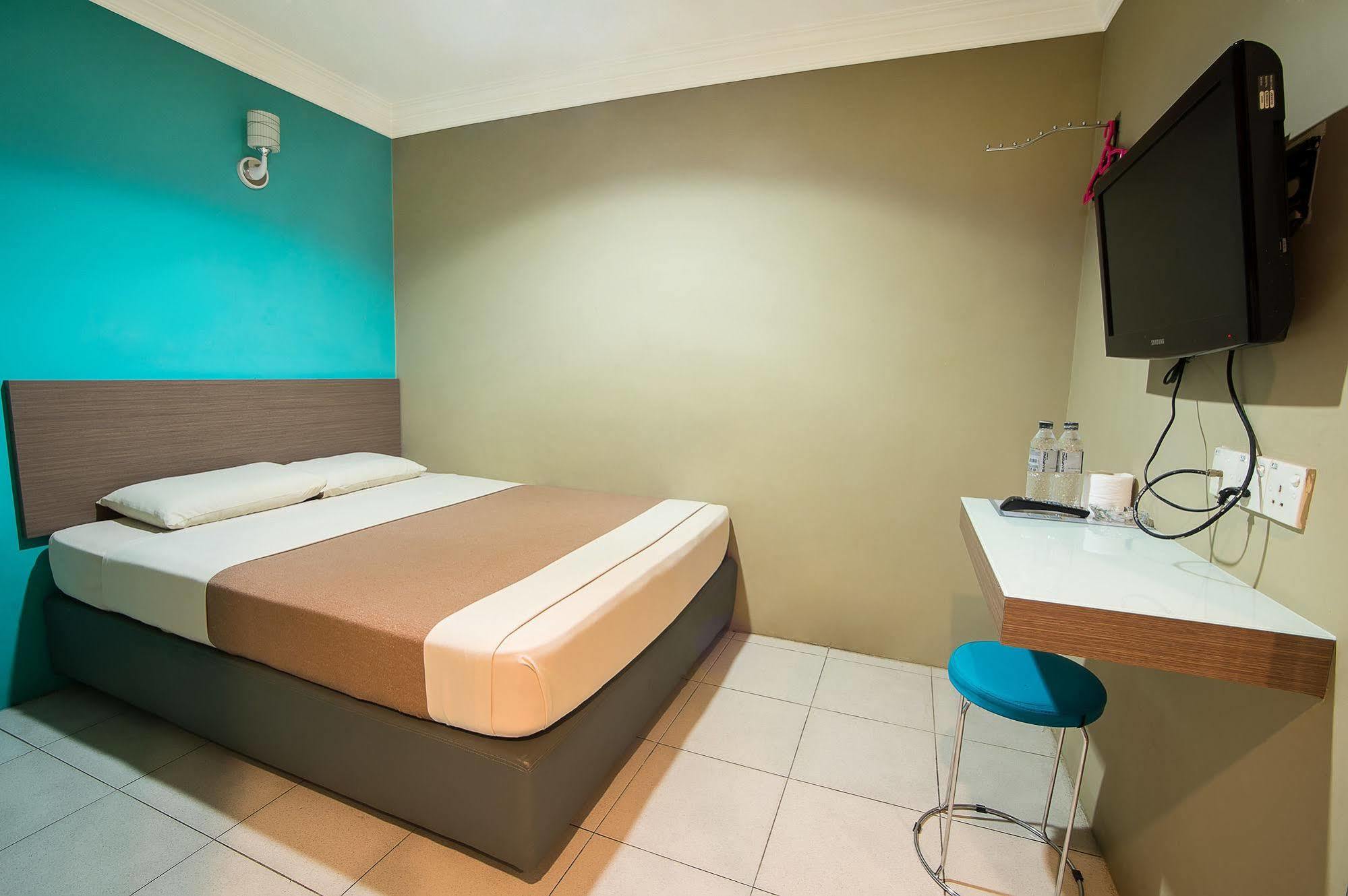 Dju Dju Hotel Batam Exteriör bild