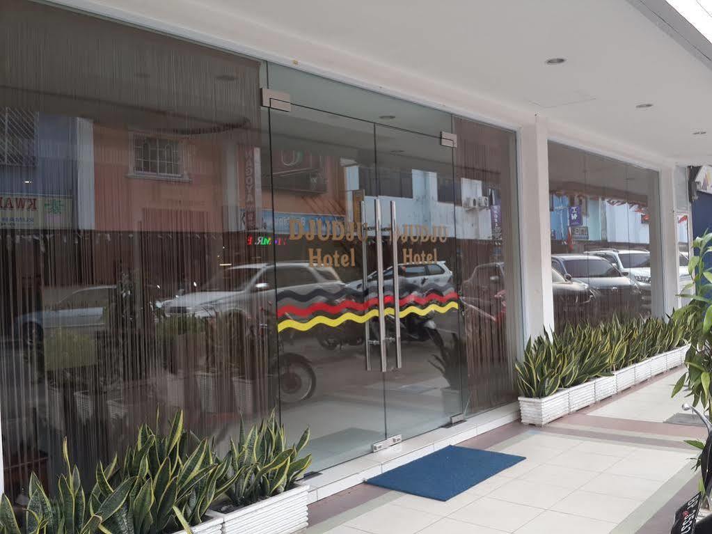 Dju Dju Hotel Batam Exteriör bild
